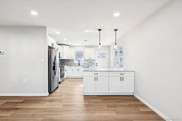 195 Canterbury Drive, Ridge, NY 11961