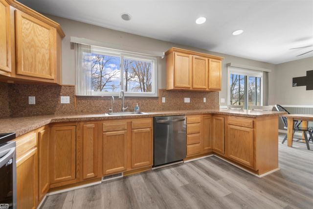 10206 S State Road, Goodrich, MI 48438