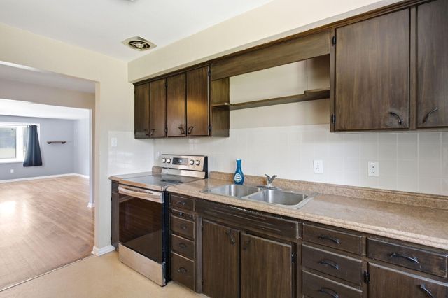 1009 AGAIN ST, Columbia, MO 65203