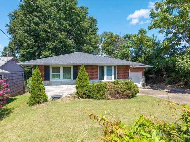 1009 AGAIN ST, Columbia, MO 65203