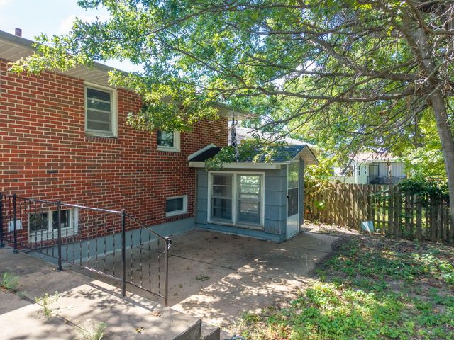 1009 AGAIN ST, Columbia, MO 65203