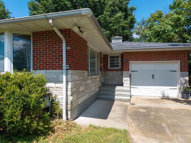 1009 AGAIN ST, Columbia, MO 65203