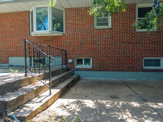 1009 AGAIN ST, Columbia, MO 65203