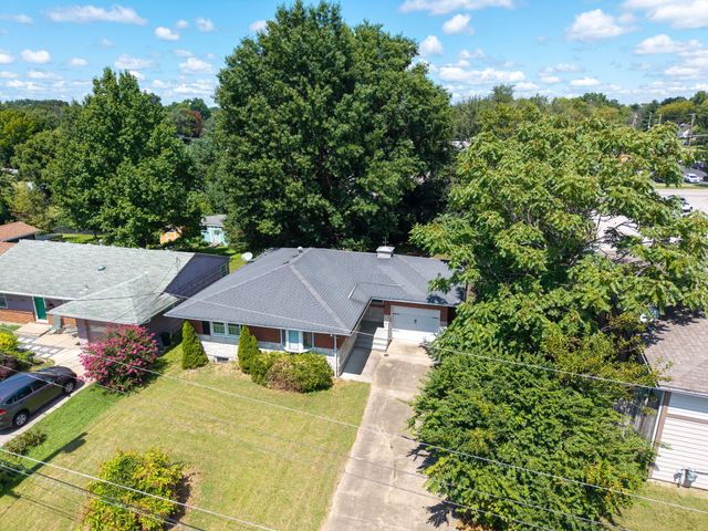1009 AGAIN ST, Columbia, MO 65203
