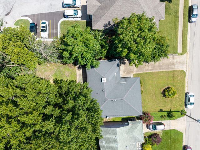 1009 AGAIN ST, Columbia, MO 65203