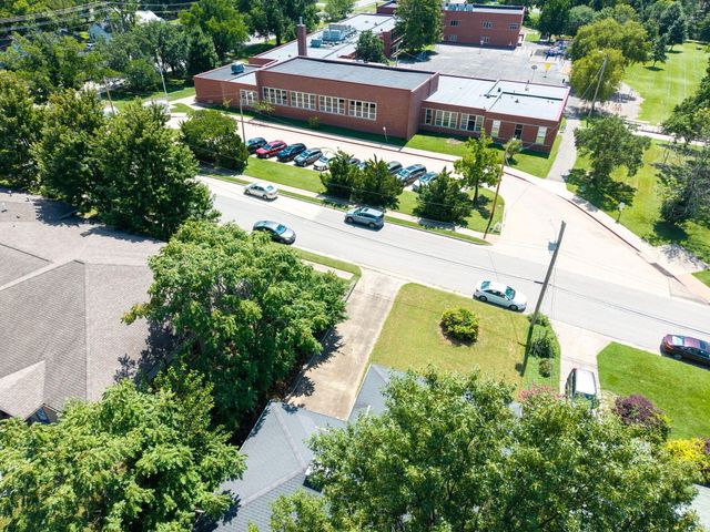 1009 AGAIN ST, Columbia, MO 65203