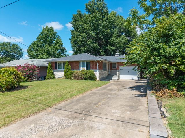 1009 AGAIN ST, Columbia, MO 65203