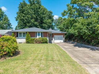 1009 AGAIN ST, Columbia, MO 65203