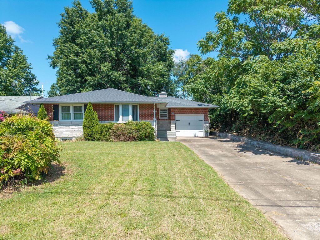 1009 AGAIN ST, Columbia, MO 65203