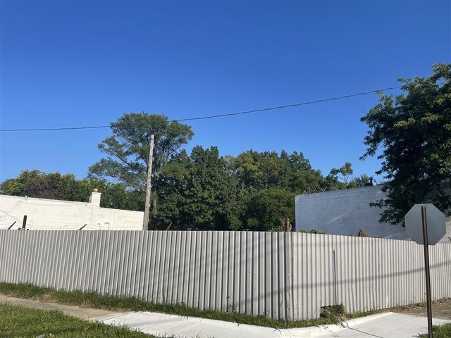 5720 E Davison Street, Hamtramck, MI 48212