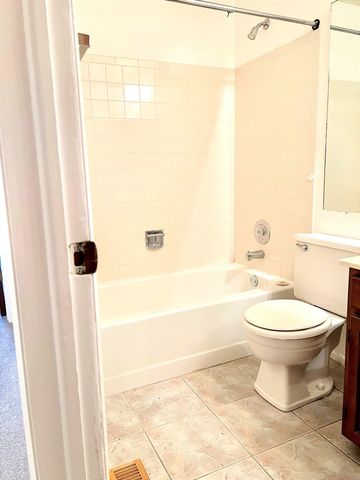 601 Hanover Court Z1, Schaumburg, IL 60194