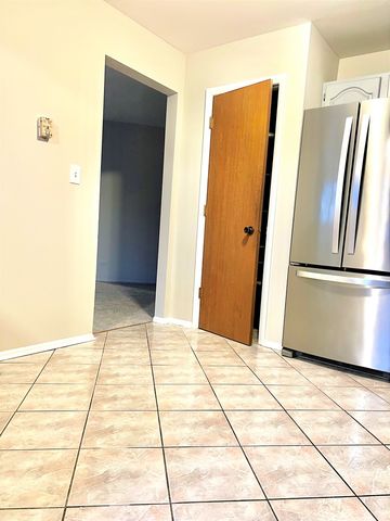 601 Hanover Court Z1, Schaumburg, IL 60194