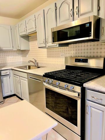 601 Hanover Court Z1, Schaumburg, IL 60194