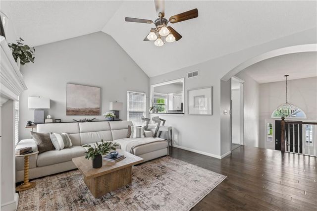 19712 E 6th Street North Street, Independence, MO 64056