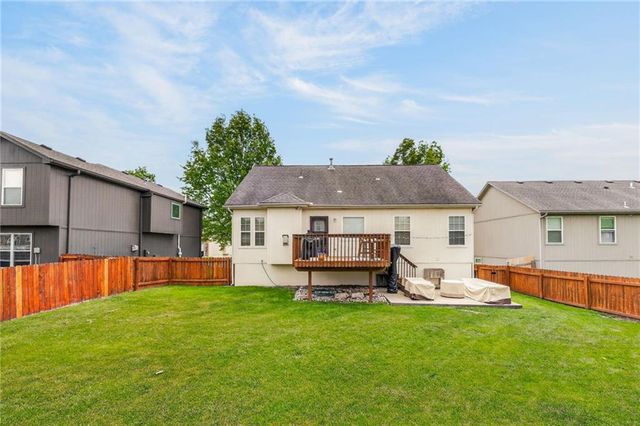 19712 E 6th Street North Street, Independence, MO 64056
