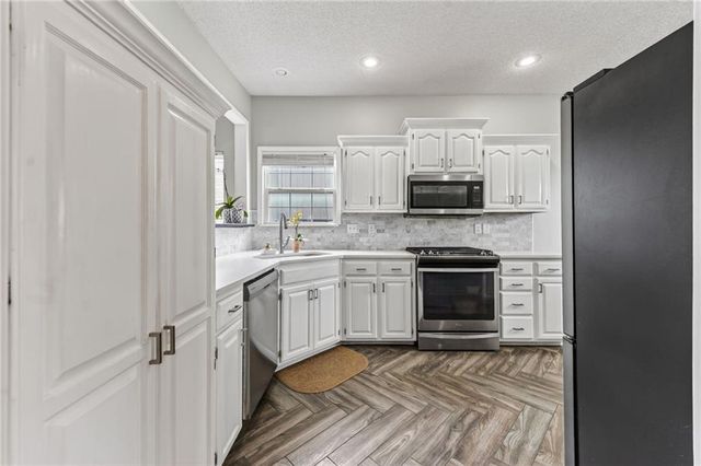 19712 E 6th Street North Street, Independence, MO 64056