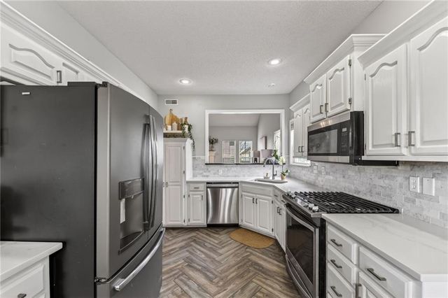 19712 E 6th Street North Street, Independence, MO 64056