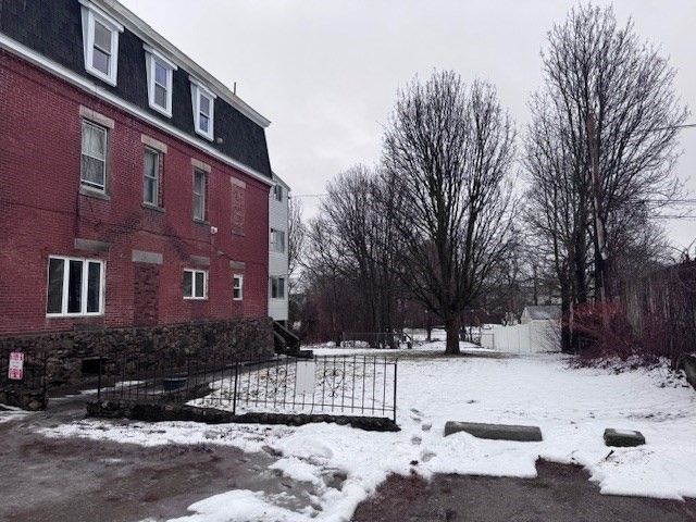 308 Plantation St 3, Worcester, MA 01604