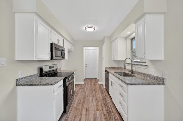 3200 S Meadow Drive, Fort Worth, TX 76133