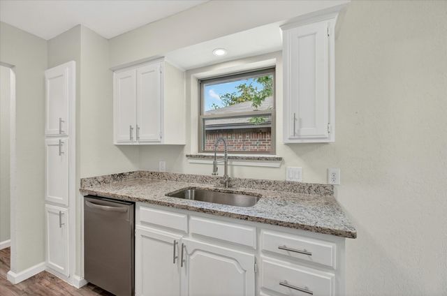 3200 S Meadow Drive, Fort Worth, TX 76133