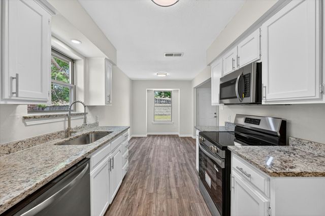 3200 S Meadow Drive, Fort Worth, TX 76133