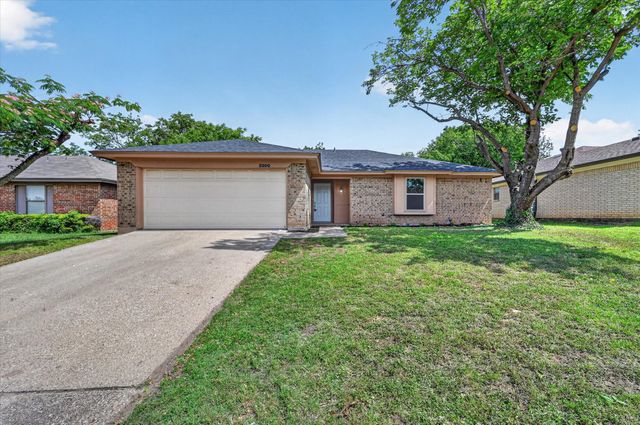 3200 S Meadow Drive, Fort Worth, TX 76133