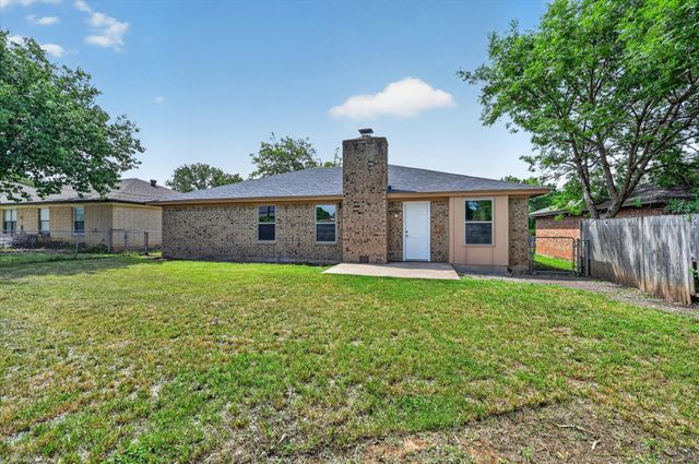 3200 S Meadow Drive, Fort Worth, TX 76133