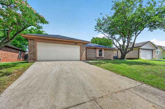 3200 S Meadow Drive, Fort Worth, TX 76133