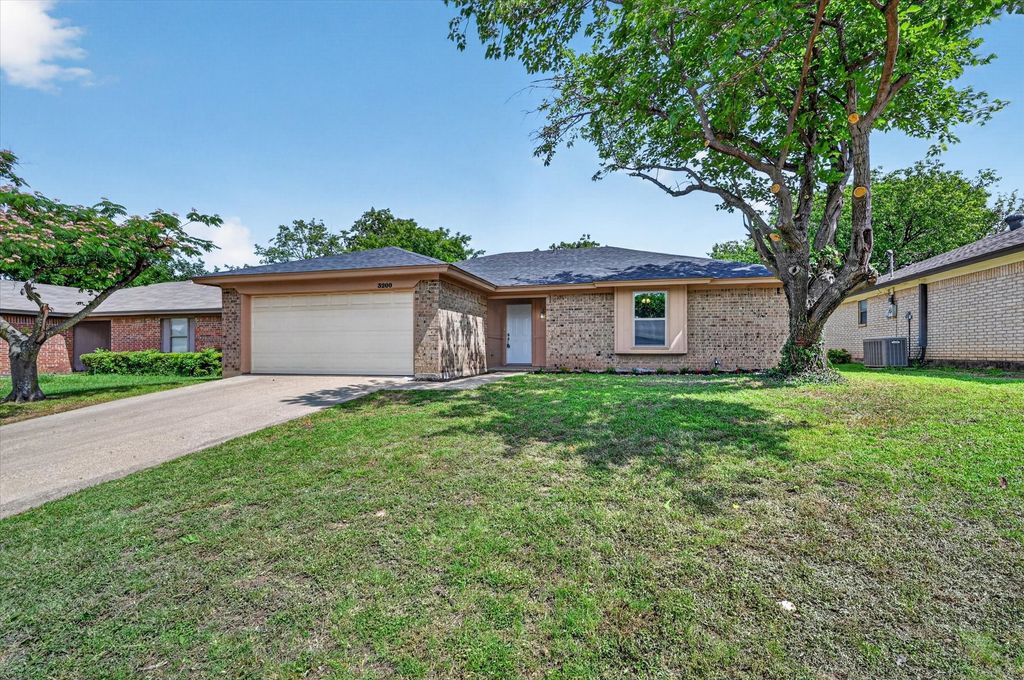 3200 S Meadow Drive, Fort Worth, TX 76133