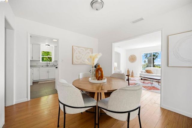 6914 Outlook Ave, Oakland, CA 94605