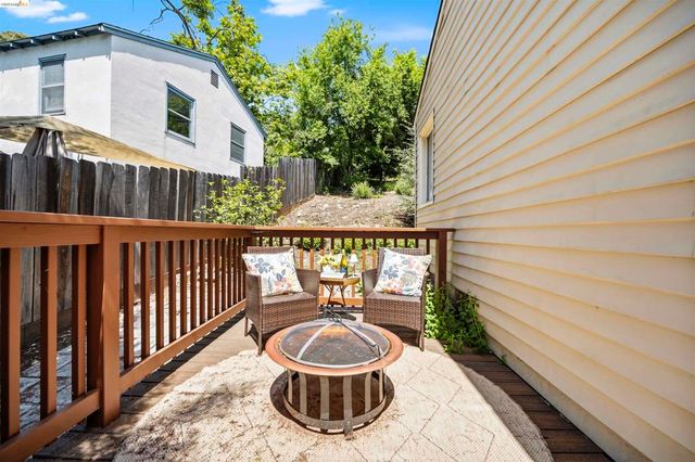 6914 Outlook Ave, Oakland, CA 94605