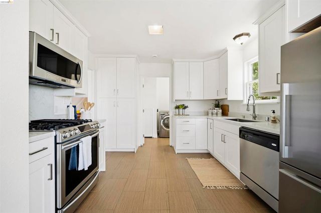 6914 Outlook Ave, Oakland, CA 94605