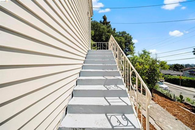 6914 Outlook Ave, Oakland, CA 94605