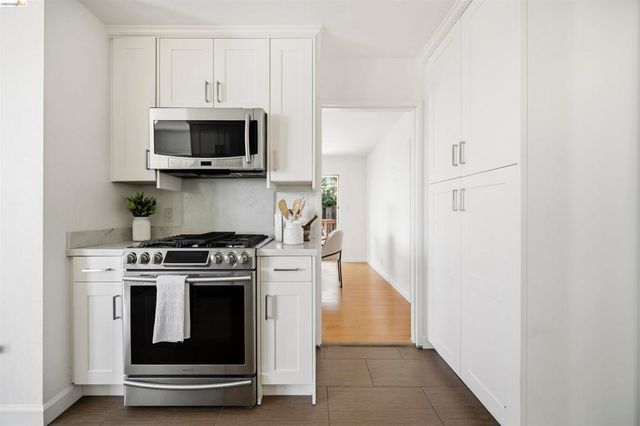 6914 Outlook Ave, Oakland, CA 94605