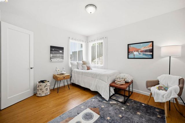 6914 Outlook Ave, Oakland, CA 94605