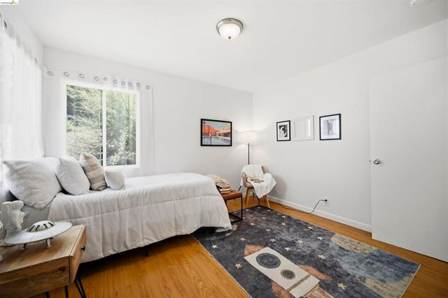 6914 Outlook Ave, Oakland, CA 94605