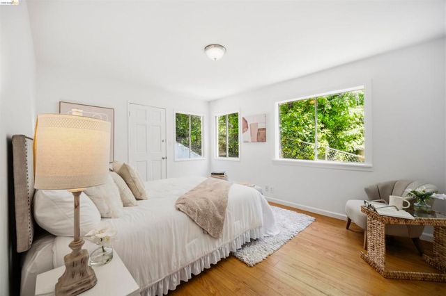 6914 Outlook Ave, Oakland, CA 94605