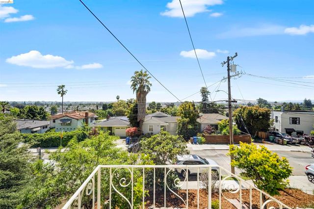 6914 Outlook Ave, Oakland, CA 94605