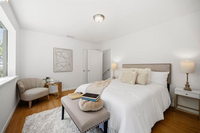 6914 Outlook Ave, Oakland, CA 94605