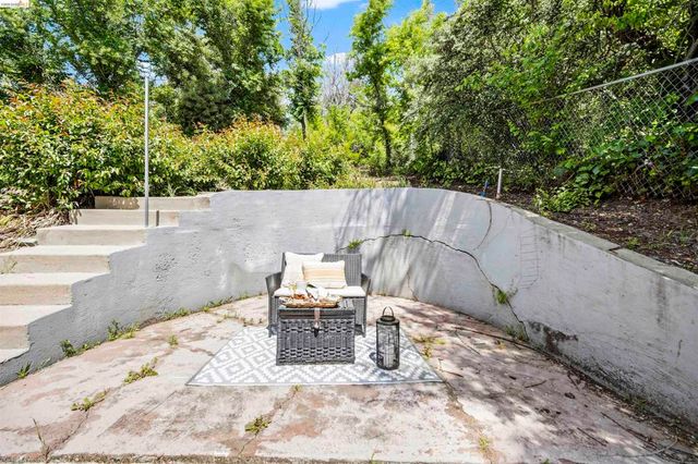 6914 Outlook Ave, Oakland, CA 94605