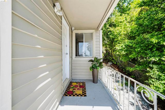 6914 Outlook Ave, Oakland, CA 94605