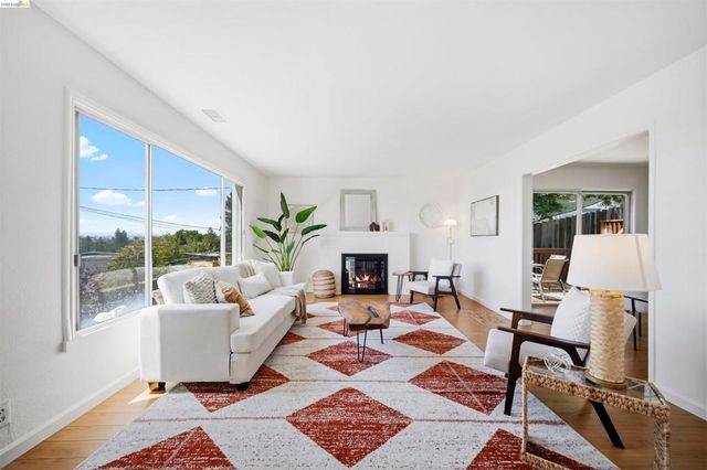 6914 Outlook Ave, Oakland, CA 94605
