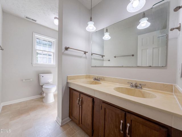 2337 Rolling Hill Road, Fayetteville, NC 28304