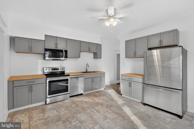 202 S MAIN ST, Red Lion, PA 17356