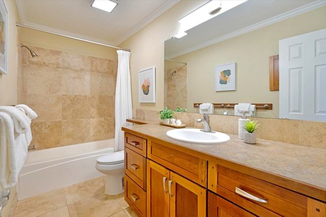 1115 Pookela Rd, Makawao, HI 96768