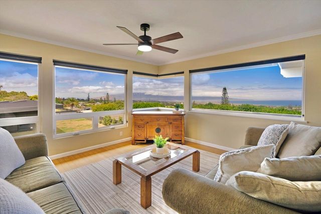 1115 Pookela Rd, Makawao, HI 96768