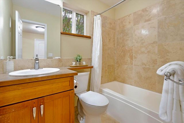 1115 Pookela Rd, Makawao, HI 96768