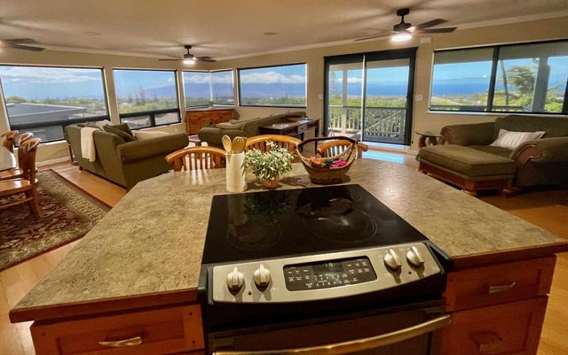 1115 Pookela Rd, Makawao, HI 96768