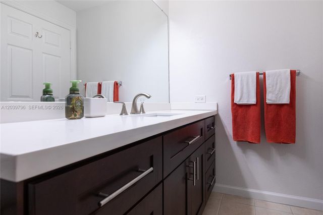 533 NE 3rd Ave 503, Fort Lauderdale, FL 33301