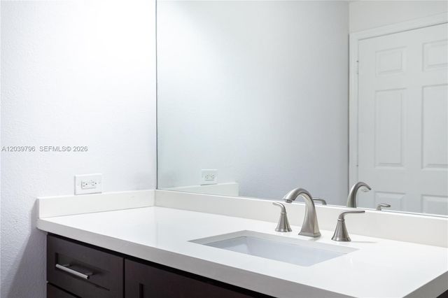 533 NE 3rd Ave 503, Fort Lauderdale, FL 33301
